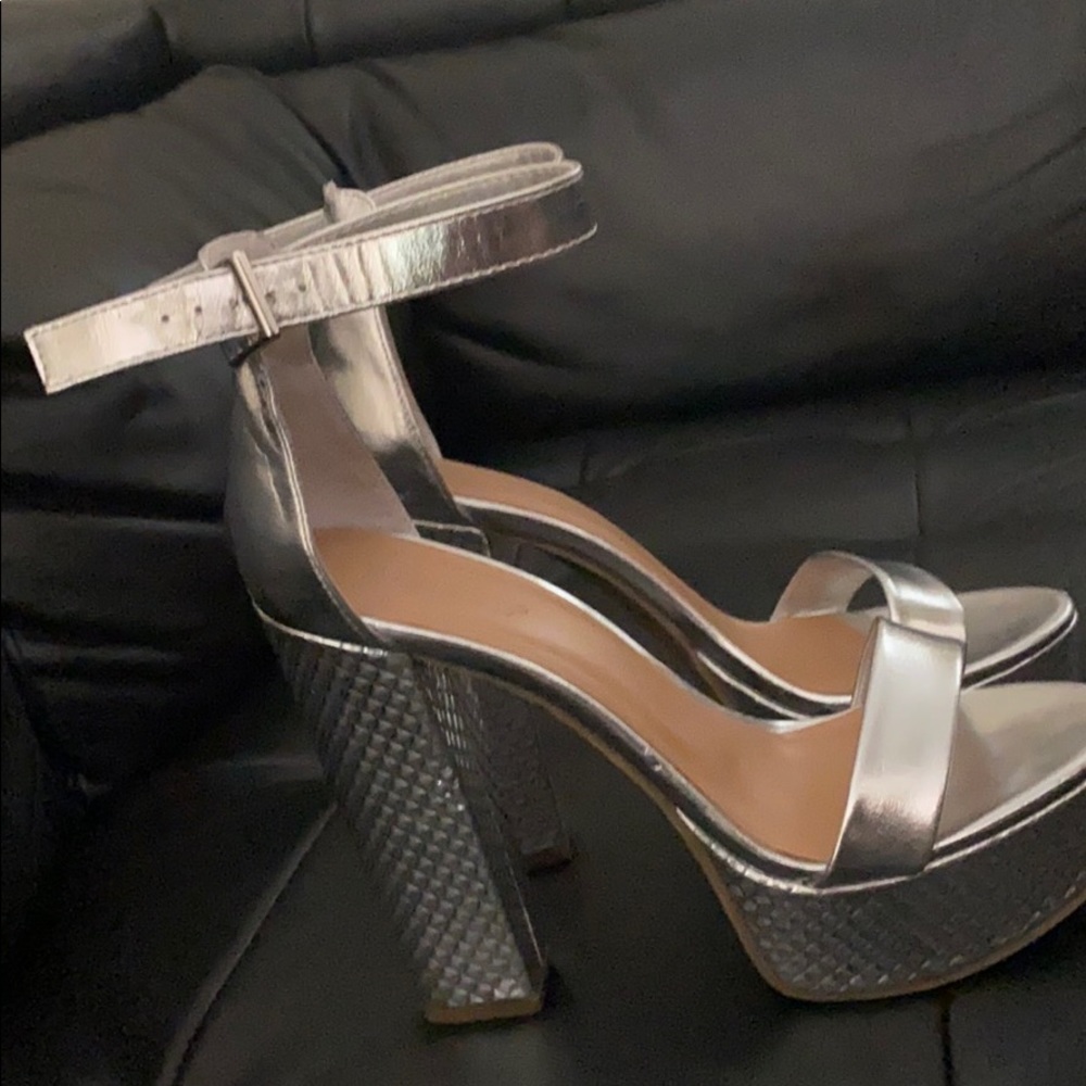 Heels - Picture 6 of 6